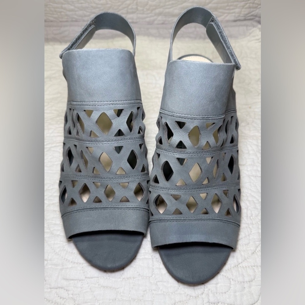 Vince Camuto Womens Size 9W Gray Deverly Cutout Nubuck Heeled Sandals Leather - Picture 2 of 10